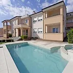 Apartamento Family Friendly With A Swimming Pool Vinkuran, - 15736 *
