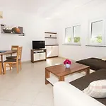 Apartamento Family Friendly With A Swimming Pool Vinkuran, - 15736 Pula