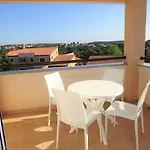 Apartamento Family Friendly With A Swimming Pool Vinkuran, - 15736 Pula