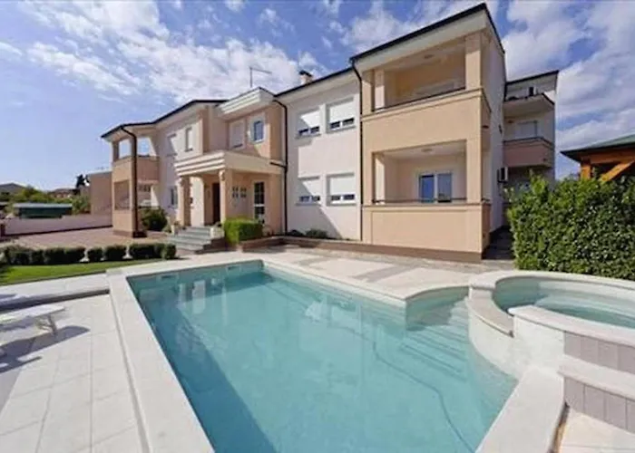 Apartmán Family Friendly With A Swimming Pool Vinkuran, - 15736 *