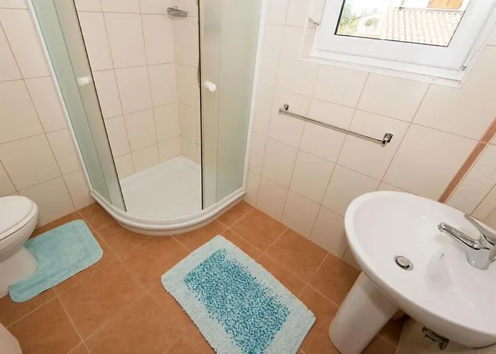 Apartmán Family Friendly With A Swimming Pool Vinkuran, - 15736 *