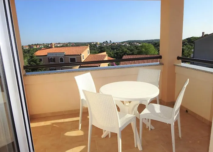 Apartmán Family Friendly With A Swimming Pool Vinkuran, - 15736 Pula