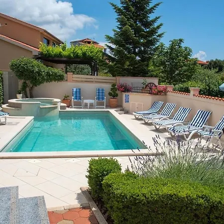 Family Friendly With A Swimming Pool Vinkuran, - 15736 아파트 *