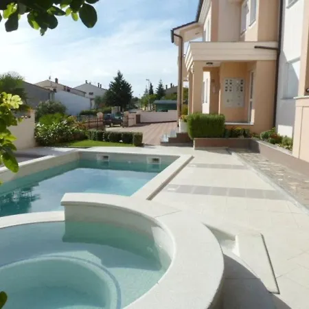 Family Friendly With A Swimming Pool Vinkuran, - 15736 아파트