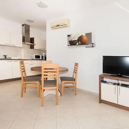 Family Friendly With A Swimming Pool Vinkuran, - 15736 Διαμέρισμα Πούλα