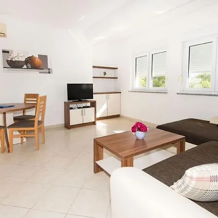 Apartamento Family Friendly With A Swimming Pool Vinkuran, - 15736 Pula