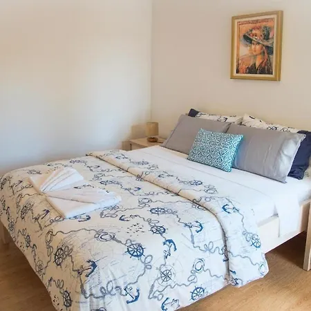 Apartamento Family Friendly With A Swimming Pool Vinkuran, - 15736