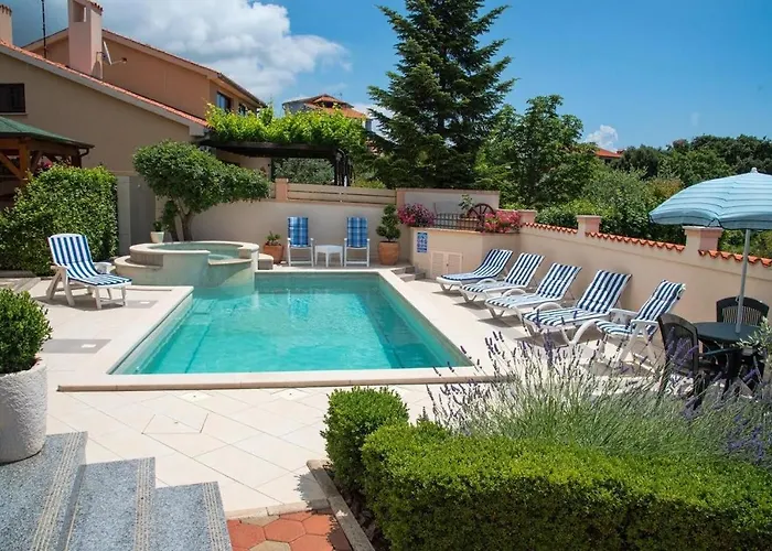 Family Friendly With A Swimming Pool Vinkuran, - 15736 Apartman *