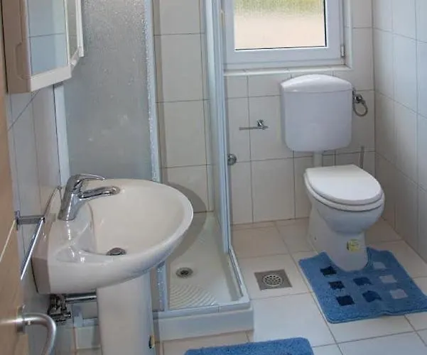 Family Friendly With A Swimming Pool Vinkuran, - 15736 Apartman Póla