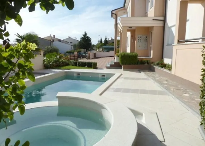 Family Friendly With A Swimming Pool Vinkuran, - 15736 Apartman