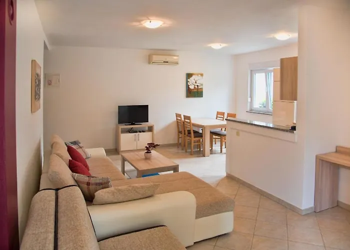 Family Friendly With A Swimming Pool Vinkuran, - 15736 Apartman Póla