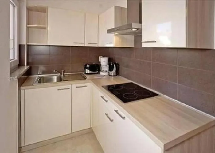 Family Friendly With A Swimming Pool Vinkuran, - 15736 Apartman Póla