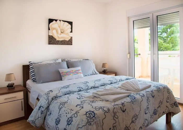 Family Friendly With A Swimming Pool Vinkuran, - 15736 Apartman *