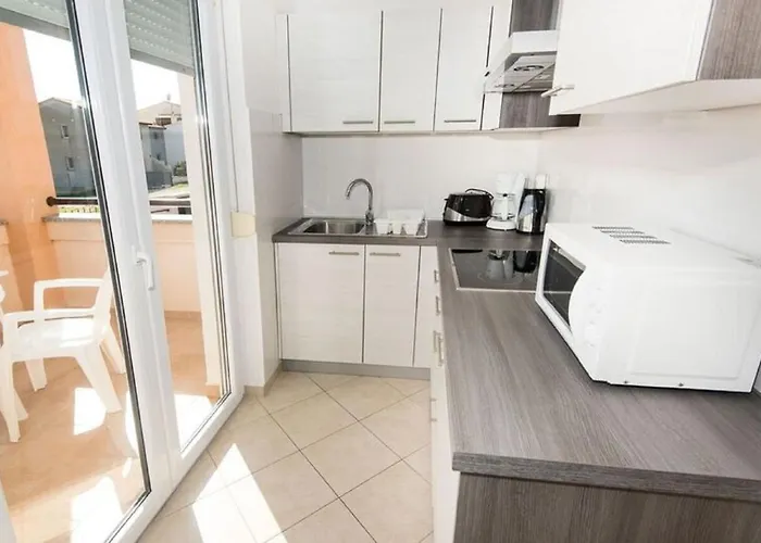 Family Friendly With A Swimming Pool Vinkuran, - 15736 Apartman Póla