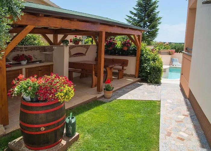 Family Friendly With A Swimming Pool Vinkuran, - 15736 Apartman