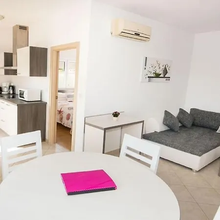 Apartamento Family Friendly With A Swimming Pool Vinkuran, - 15736 Pula