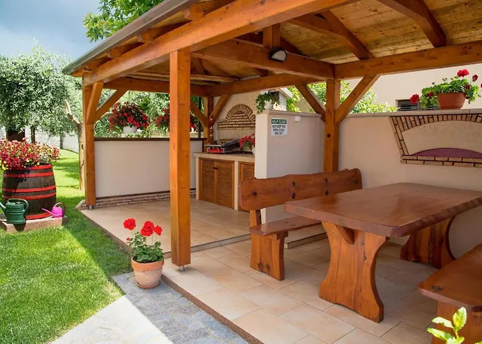 Apartament Family Friendly With A Swimming Pool Vinkuran, - 15736 Pula
